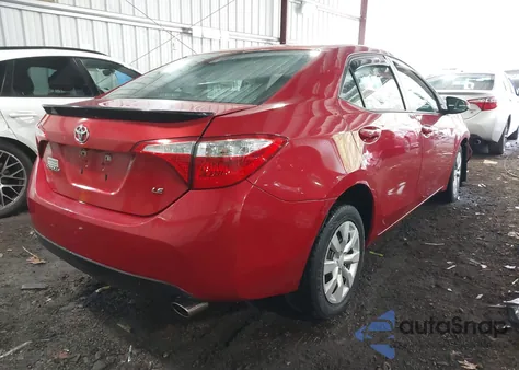 2015 Toyota Corolla Le z USA, uszkodzony, nr VIN 5YFBURHE5FP315537